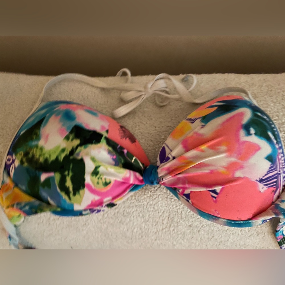 Wet seal bathing suit top